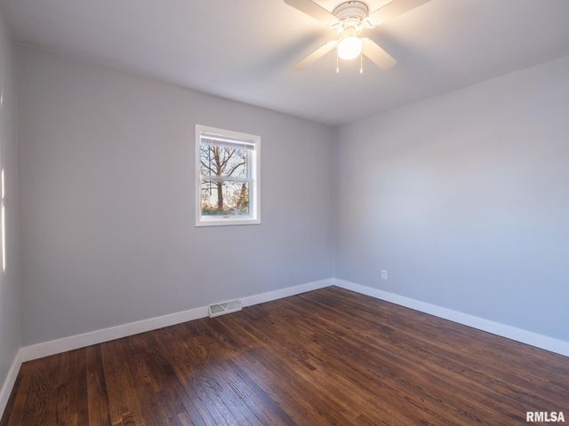 2107 W CIMARRON Drive, Peoria, IL 61614