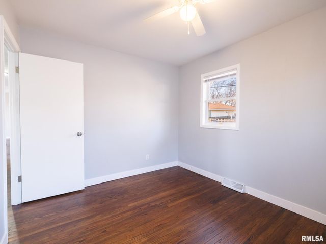 2107 W CIMARRON Drive, Peoria, IL 61614