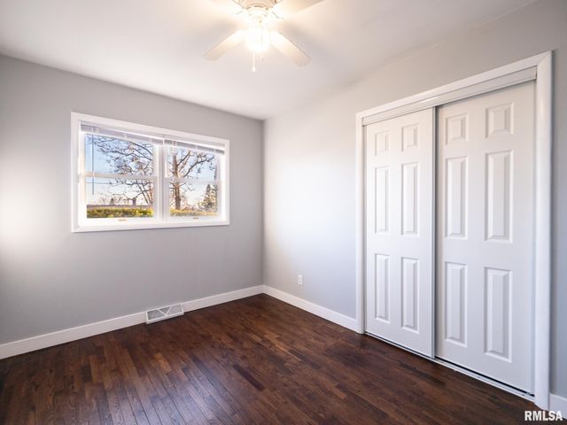 2107 W CIMARRON Drive, Peoria, IL 61614