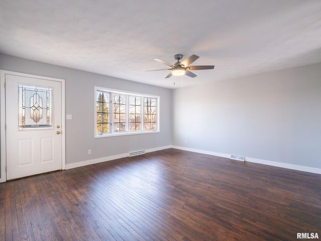 2107 W CIMARRON Drive, Peoria, IL 61614