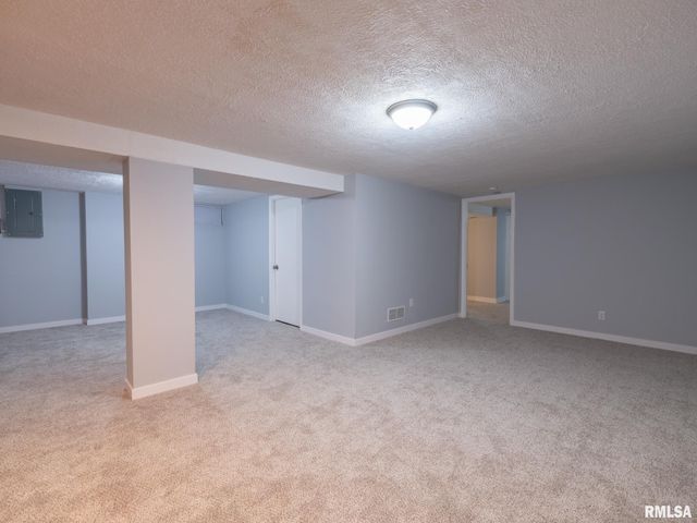 2107 W CIMARRON Drive, Peoria, IL 61614