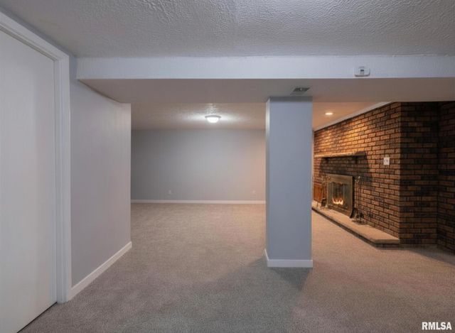 2107 W CIMARRON Drive, Peoria, IL 61614