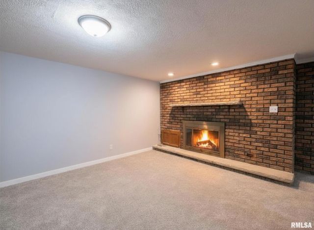 2107 W CIMARRON Drive, Peoria, IL 61614