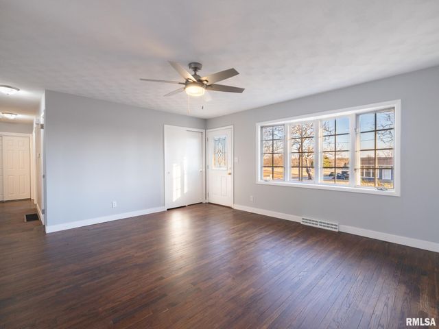 2107 W CIMARRON Drive, Peoria, IL 61614