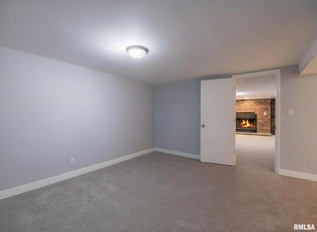 2107 W CIMARRON Drive, Peoria, IL 61614