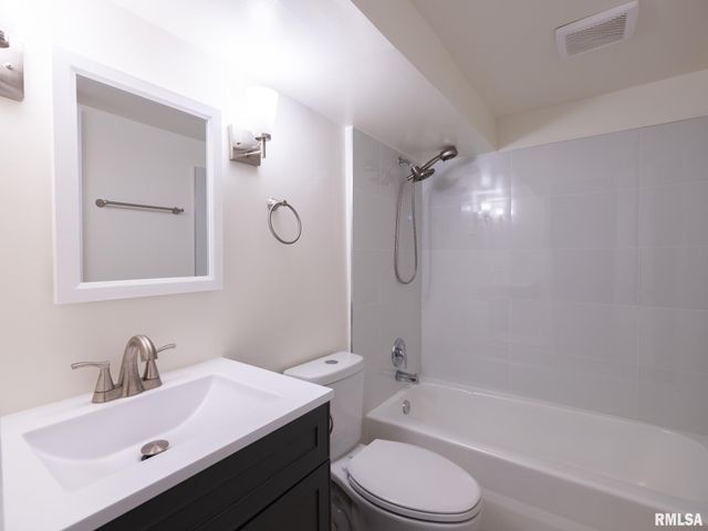 2107 W CIMARRON Drive, Peoria, IL 61614