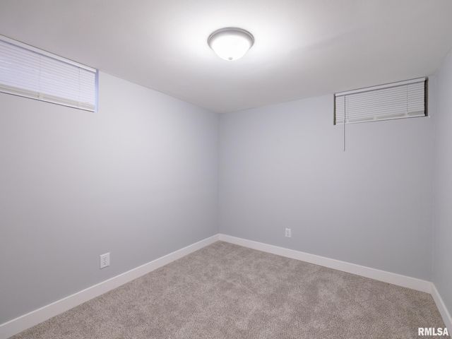 2107 W CIMARRON Drive, Peoria, IL 61614