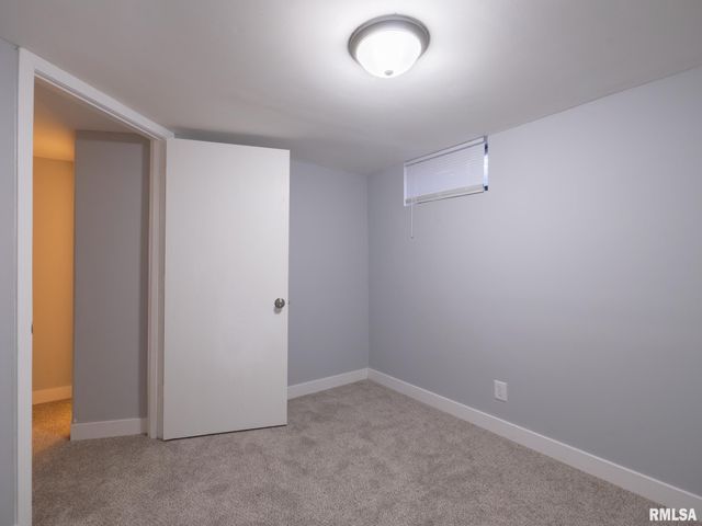 2107 W CIMARRON Drive, Peoria, IL 61614