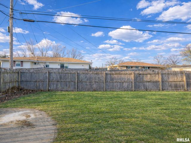 2107 W CIMARRON Drive, Peoria, IL 61614