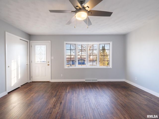 2107 W CIMARRON Drive, Peoria, IL 61614