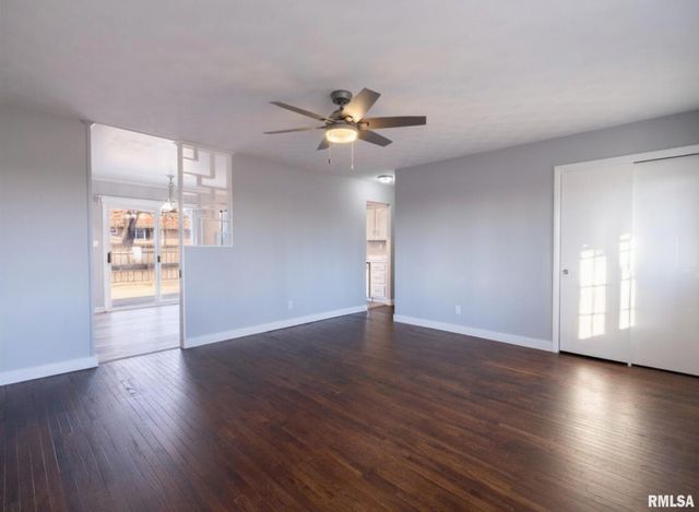 2107 W CIMARRON Drive, Peoria, IL 61614