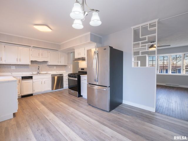 2107 W CIMARRON Drive, Peoria, IL 61614