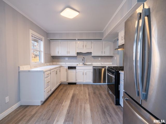 2107 W CIMARRON Drive, Peoria, IL 61614