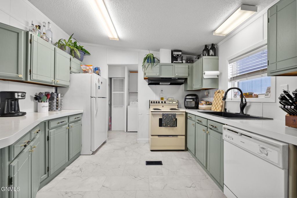 2003 6th Avenue W, Williston, ND 58801 photo 10