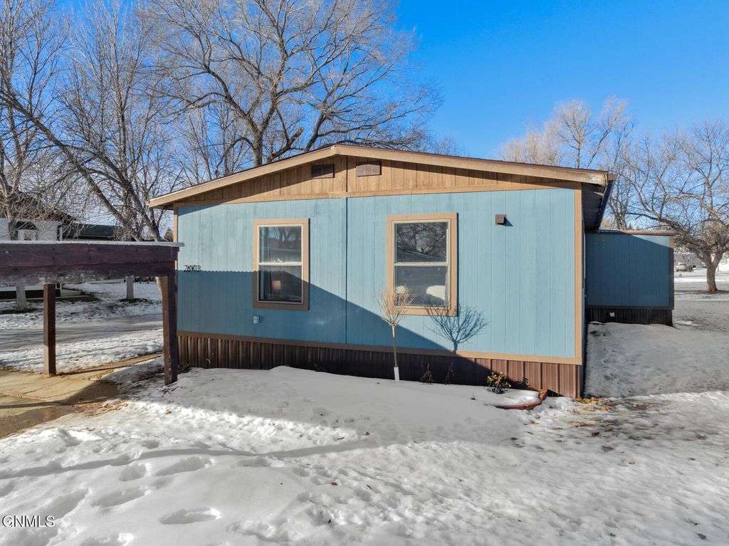 2003 6th Avenue W, Williston, ND 58801 photo 2