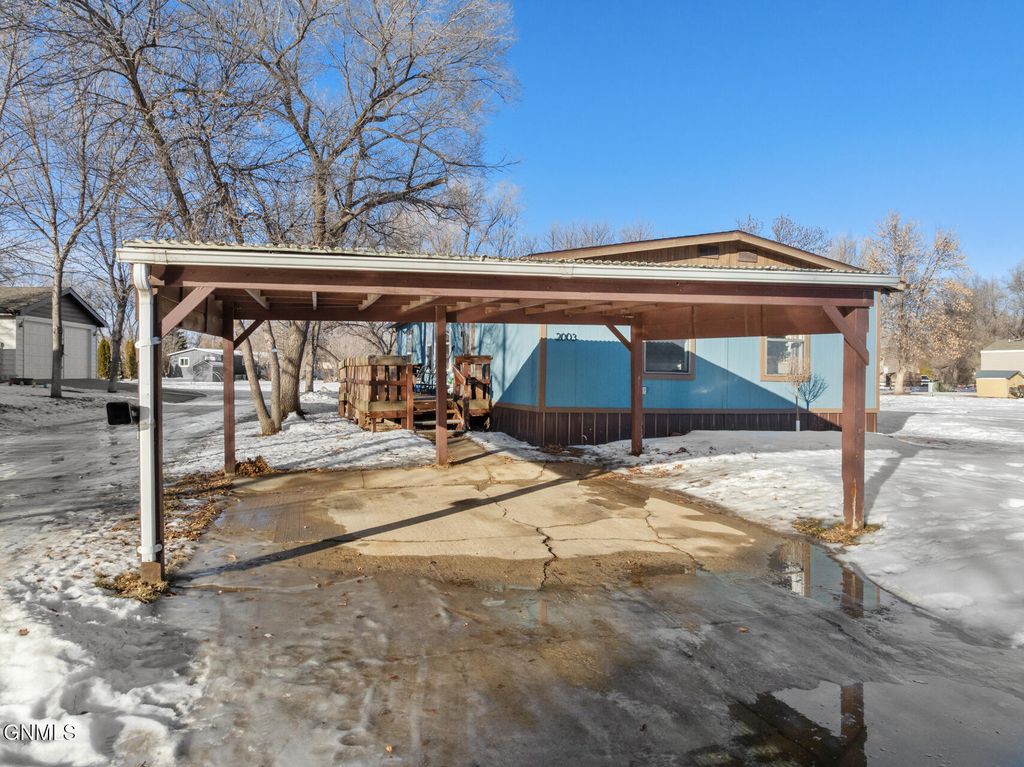 2003 6th Avenue W, Williston, ND 58801 photo 3