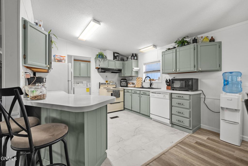 2003 6th Avenue W, Williston, ND 58801 photo 9