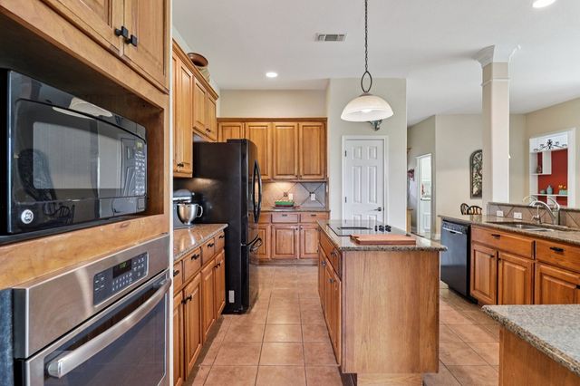 113 Spring Branch Dr., Kerrville, TX 78028