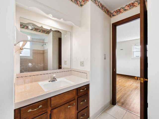 1069 Kennington Avenue, Columbus, OH 43220