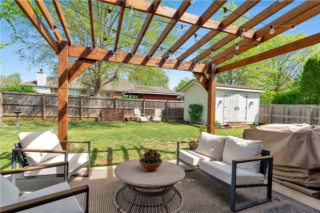 2804 Brookshire Street, Springdale, AR 72762