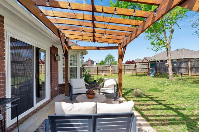 2804 Brookshire Street, Springdale, AR 72762