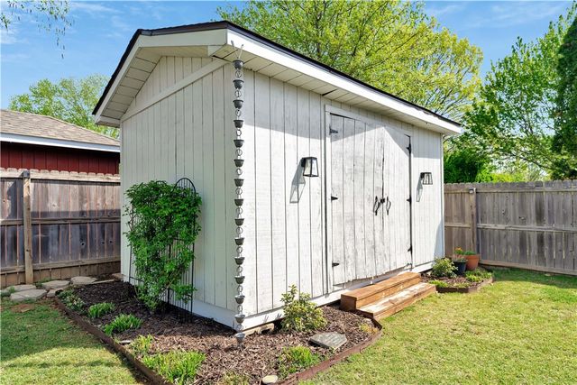 2804 Brookshire Street, Springdale, AR 72762