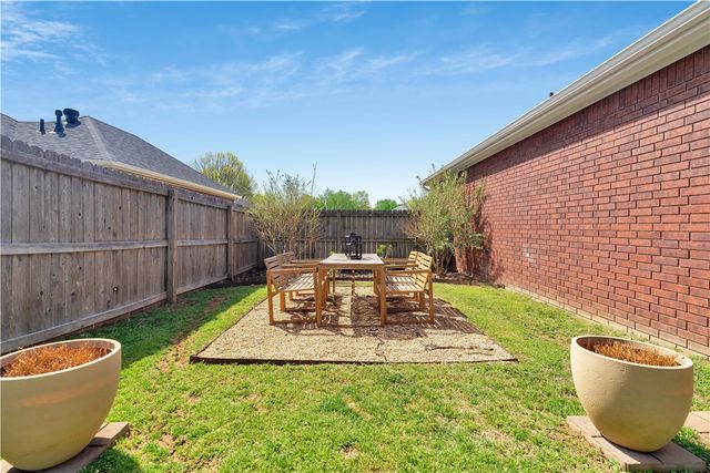 2804 Brookshire Street, Springdale, AR 72762