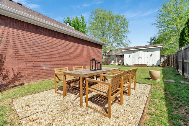 2804 Brookshire Street, Springdale, AR 72762
