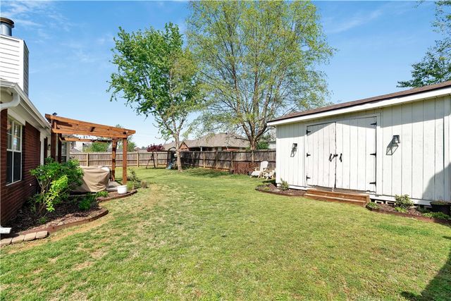 2804 Brookshire Street, Springdale, AR 72762