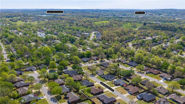 2804 Brookshire Street, Springdale, AR 72762
