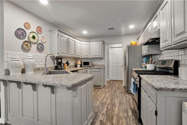 2804 Brookshire Street, Springdale, AR 72762