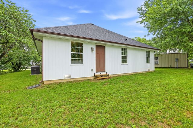 261 Renee Avenue, Sparta, MO 65753