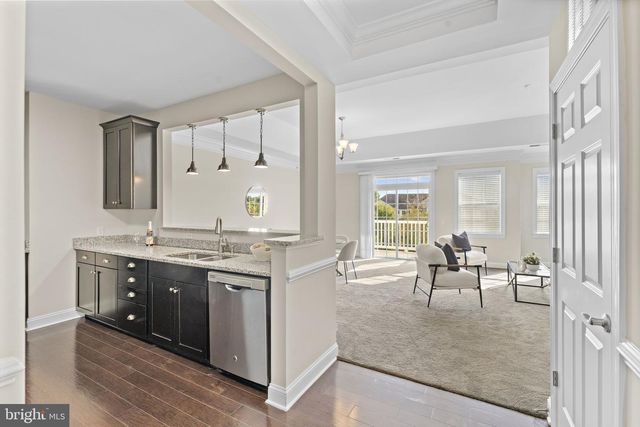 15201 ROYAL CREST DR #407, Haymarket, VA 20169