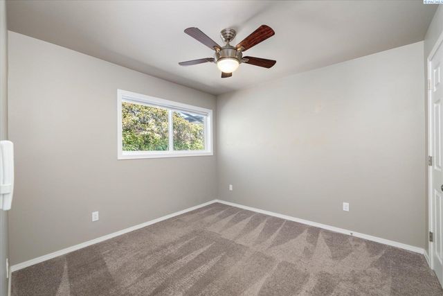 99 N Waverly Pl, Kennewick, WA 99336