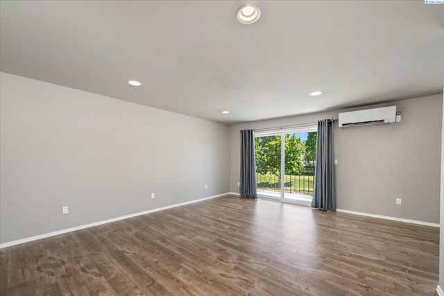 99 N Waverly Pl, Kennewick, WA 99336