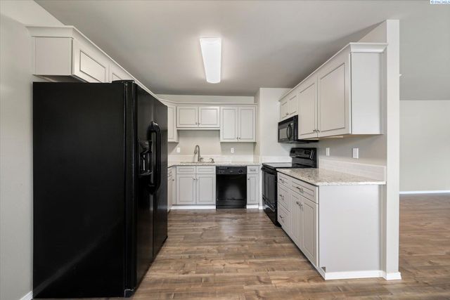 99 N Waverly Pl, Kennewick, WA 99336