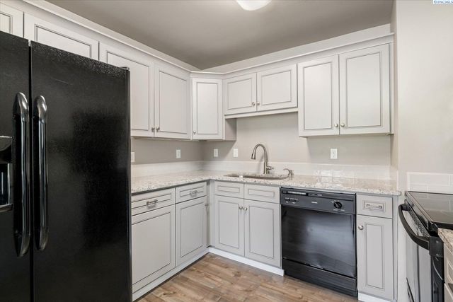 99 N Waverly Pl, Kennewick, WA 99336