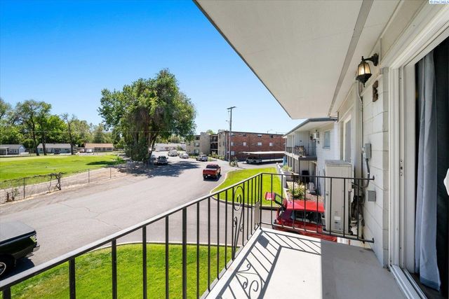 99 N Waverly Pl, Kennewick, WA 99336