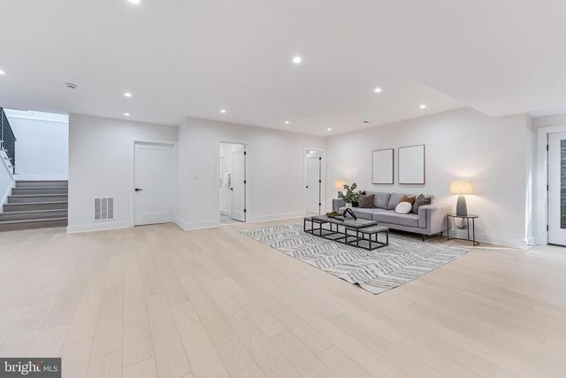 3215 COFER RD, Falls Church, VA 22042