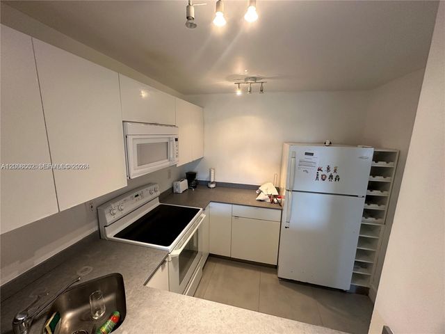 486 NW 165th Street b-303, Miami, FL 33169