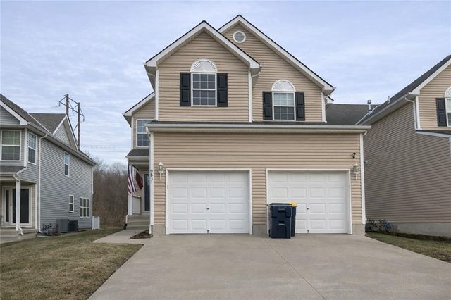 9831 N Lewis Avenue, Kansas City, MO 64157