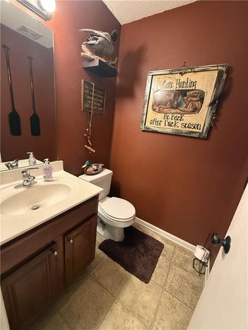 9831 N Lewis Avenue, Kansas City, MO 64157