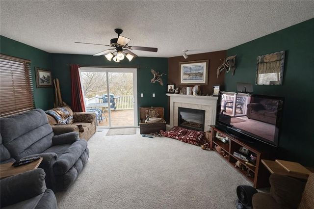 9831 N Lewis Avenue, Kansas City, MO 64157