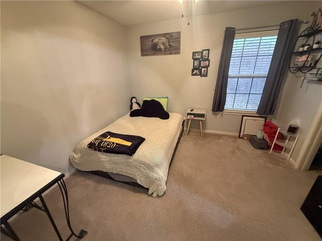 9831 N Lewis Avenue, Kansas City, MO 64157