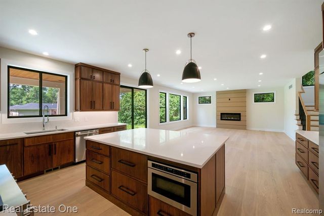 4016 W Webster Road, Royal Oak, MI 48073