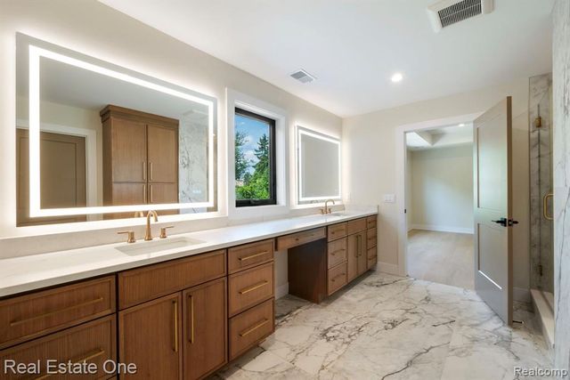 4016 W Webster Road, Royal Oak, MI 48073