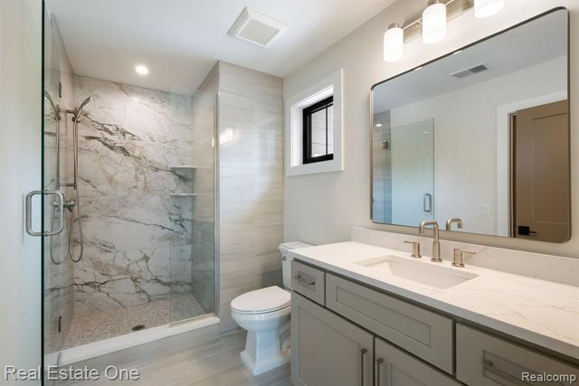 4016 W Webster Road, Royal Oak, MI 48073