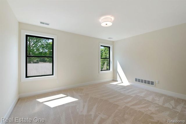 4016 W Webster Road, Royal Oak, MI 48073
