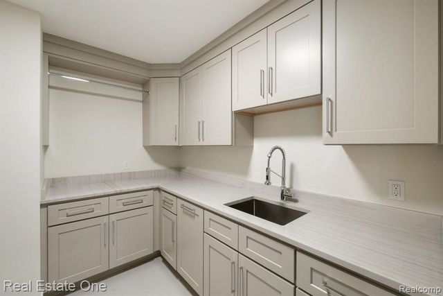 4016 W Webster Road, Royal Oak, MI 48073