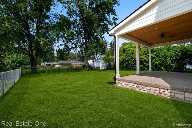 4016 W Webster Road, Royal Oak, MI 48073